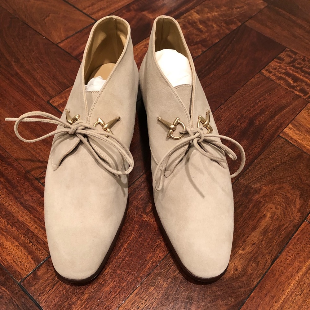 Gucci pale grey / ivory low suede boots